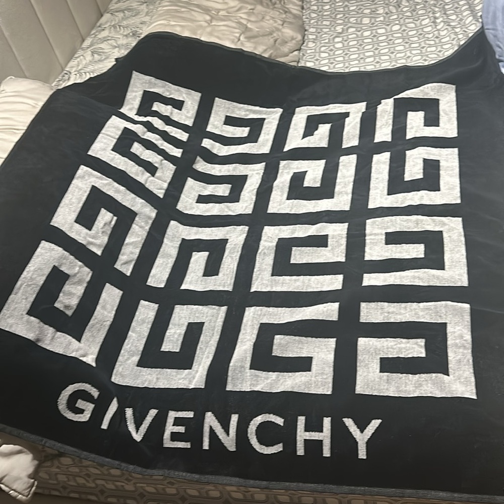 4G logo print Givenchy square cotton towel